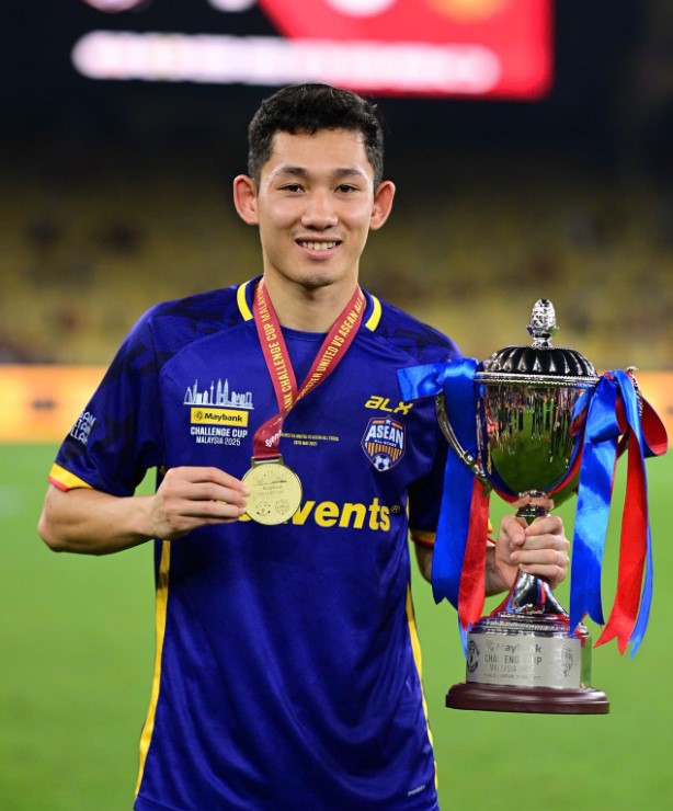 hlv-kim-tu-tin-tien-cu-1-cau-thu-viet-nam-cho-mu-hy-vong-hlv-amorim-se-de-mat-toi-cau-ay