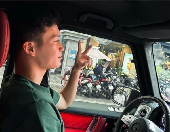 hoang-duc-bat-ngo-phu-nhan-khong-co-chuyen-bo-ra-hon-chuc-ty-mua-xe-va-dong-ho