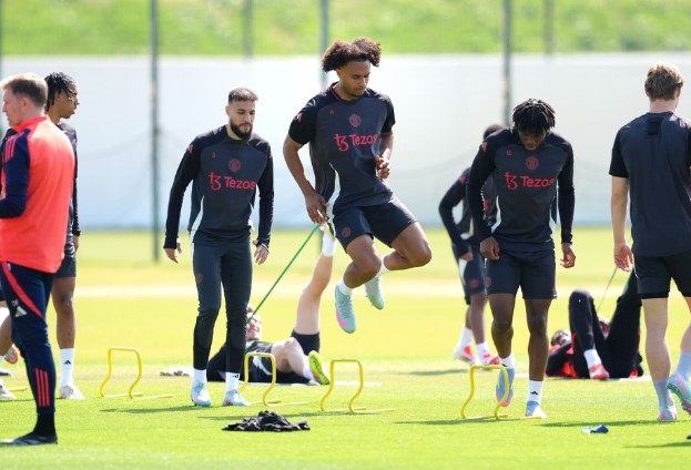 mu-don-tin-vui-ve-nhan-su-3-cau-thu-tro-lai-tran-chung-ket-c2