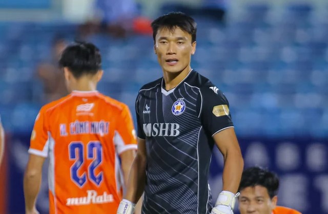 thu-mon-bui-tien-dung-sau-nay-toi-se-tu-hao-ke-cho-con-trai-rang-bo-da-tung-ghi-ban