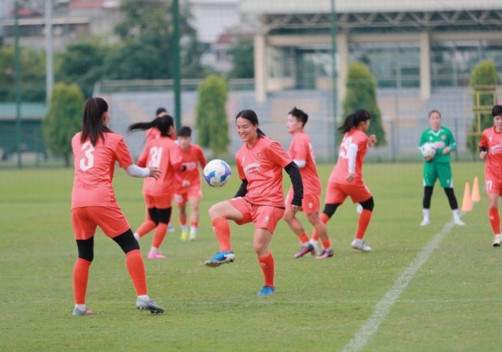 hlv-mai-duc-chung-tuc-gian-khi-bi-noi-qua-cau-toan-tai-dt-nu-viet-nam