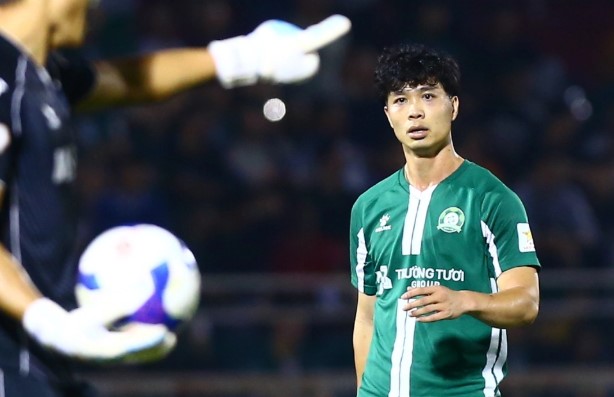 lam-lu-mo-cong-phuong-bui-tien-dung-lap-cot-moc-chua-tung-co-trong-su-nghiep