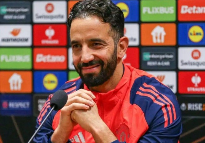 he-lo-muc-phi-khong-lo-mu-phai-den-bu-neu-sa-thai-hlv-amorim-thoi-diem-nay