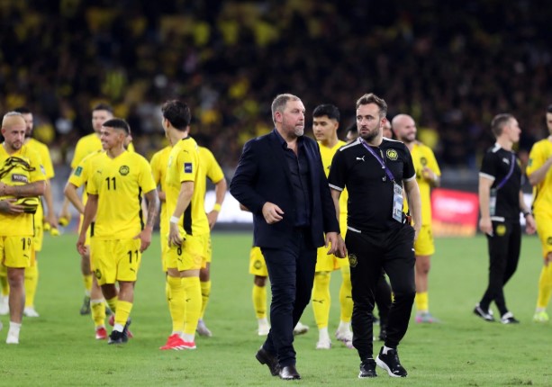 hlv-malaysia-lo-sot-vo-quen-vu-7-cau-thu-nhap-tich-di-gio-can-tap-trung-de-thang-lao