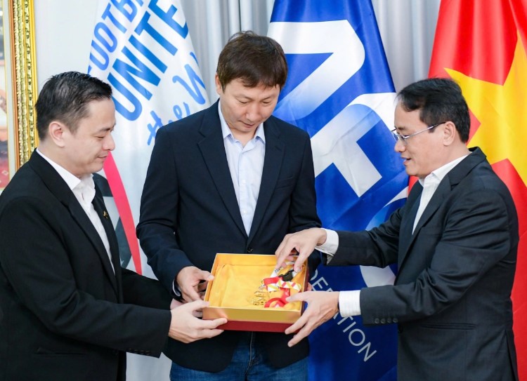 pnj-choi-lon-tang-hlv-kim-sang-sik-huy-chuong-bang-vang-that-tri-gia-nua-ty-dong