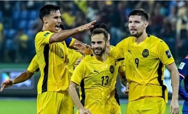 thoat-an-than-ky-cac-cau-thu-nhap-tich-malaysia-an-mung-kieu-khieu-khich