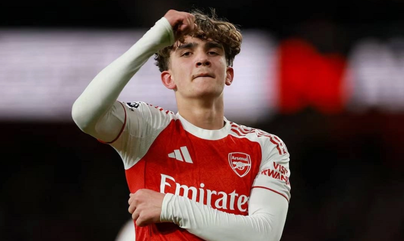 walcott-khuyen-tuchel-than-trong-voi-truong-hop-max-dowman